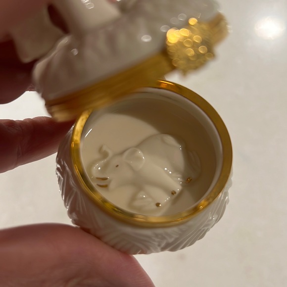 Lenox 24kt Gold Detailed Porcelain Elephant Trinket Box 🐘 - Picture 7 of 8